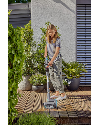 GARDENA Spazzola multiuso a batteria AquaBrush Patio 03/18V P4A