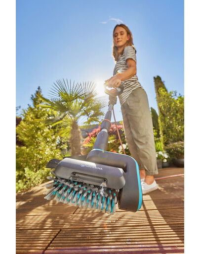 GARDENA Spazzola multiuso a batteria AquaBrush Patio 03/18V P4A