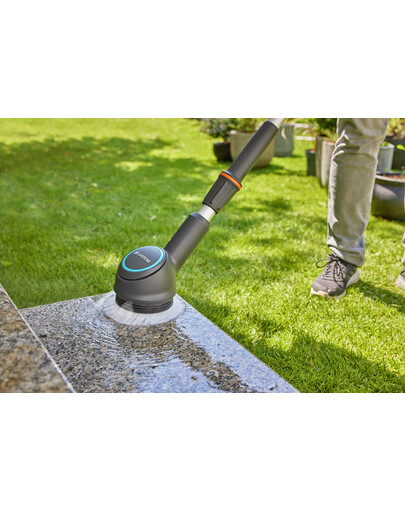 GARDENA Spazzola multiuso a batteria AquaBrush Universal 04/18V P4A