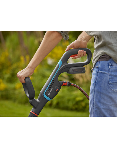 GARDENA Spazzola multiuso a batteria AquaBrush Universal 04/18V P4A